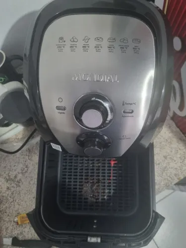 Airfryer Mondial 4L na caixa