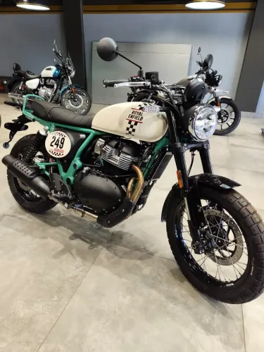 Royal Enfield Bear 650 Goden Shadow