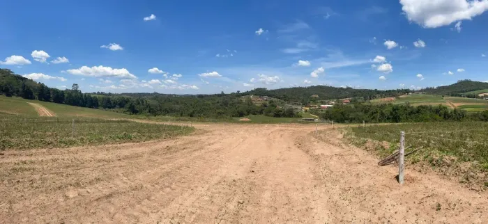 Terrenos de 500m² em Cotia, planos, próximos a Caucaia do Alto, região tranquila e valoriz