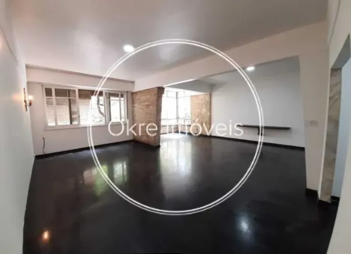 Grande apartamento à venda em rua renomada de Copacabana - 244m2