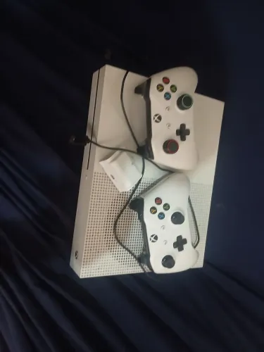 Vendo Xbox one semi novo