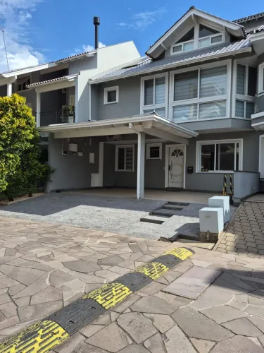 CASA EM CONDOMINIO FECHADO