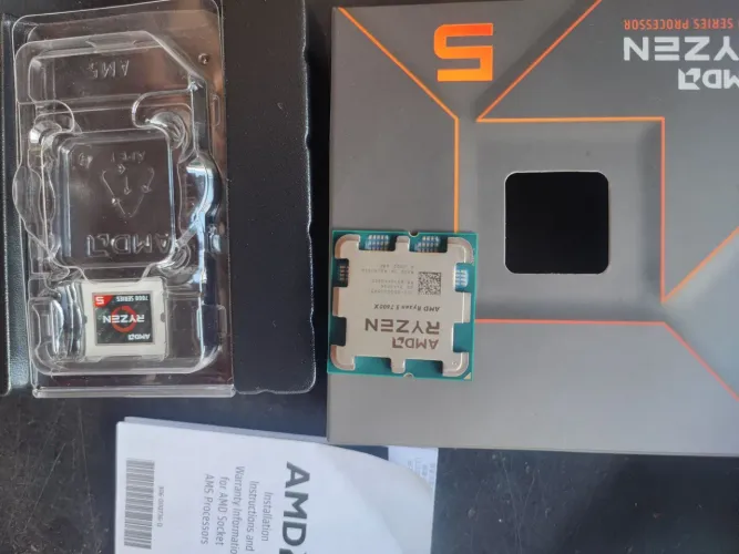 Processador Ryzen 5 7600x AM5 ( NOVO)