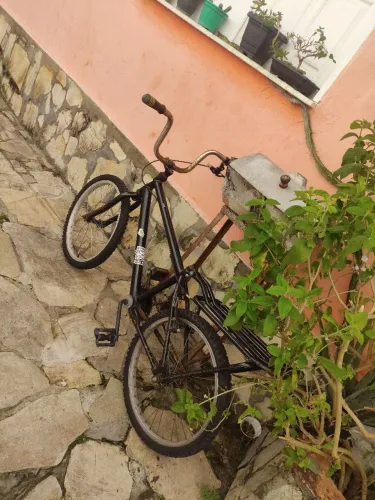 Vendo bike aro 20, ideal para criança.