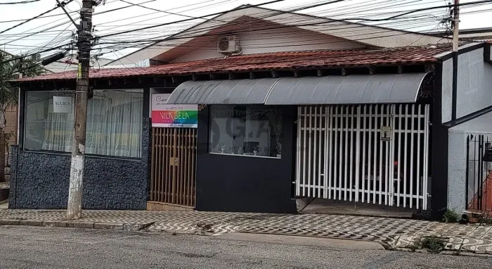 Casa Comercial à Venda em Votorantim-SP: 3 quartos, 1 suíte, 2 salas, 2 banheiros, 2 vagas