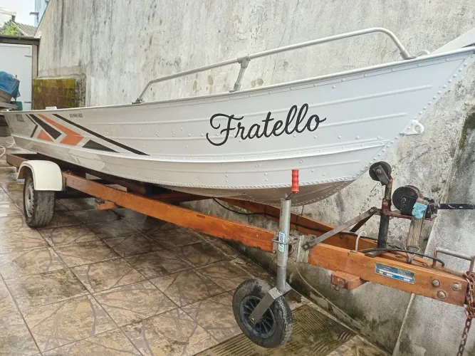 Barco de alumínio Maresias, somente o barco.