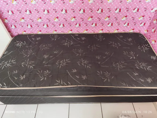 VENDO UMA CAMA BOX SOLTEIRO 200R$