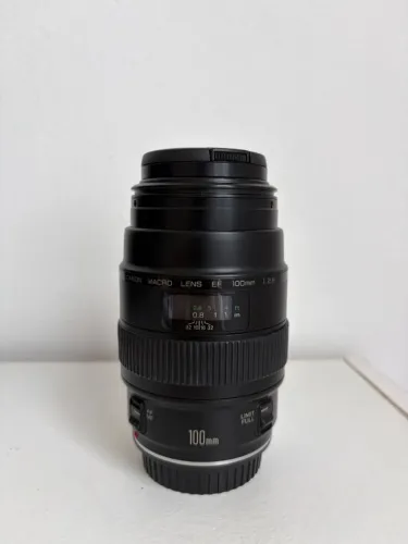 Lente Canon EF 100mm 2.8 com filtro Canon 52mm