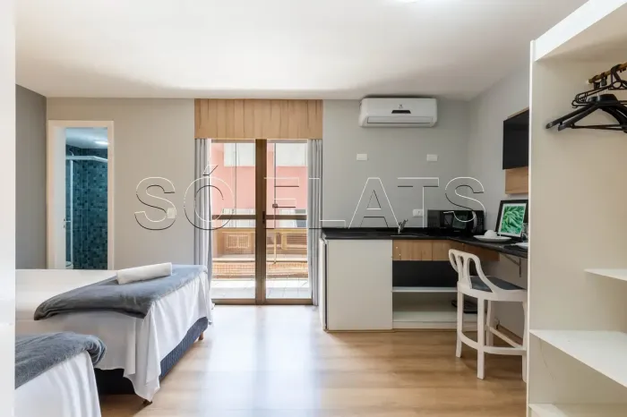 Studio mobiliado no Alto da XV perto do Jardim Botânico com lazer