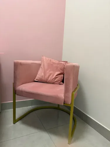 Poltrona arredondada rosa