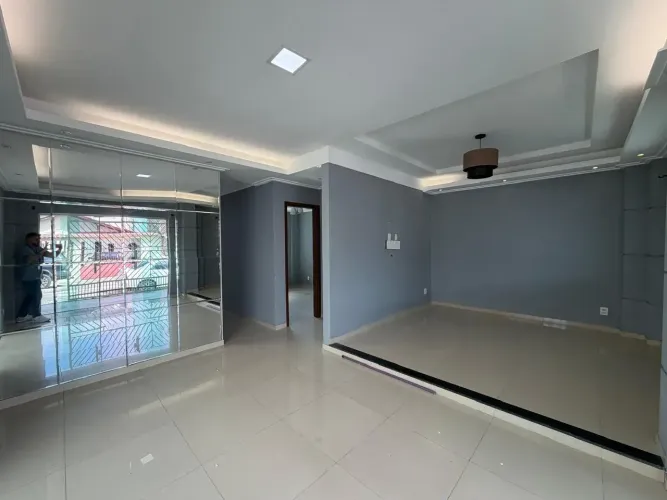GR ALUGA CASA NO RES. ITAPUAN -150M2 - 2/1 SUITE - 1 VAGA DE GARAGEM - NO TAPANÃ