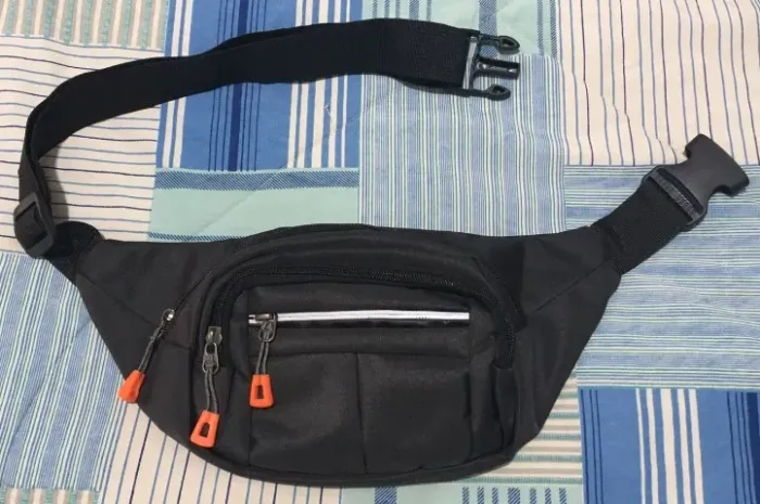Pochete de Nylon com 4 Bolsos e Cinto Ajustável Preta - NOVA