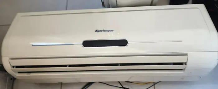 Ar condicionado 9000 BTUs quente e frio 90 dias de garantia exceto rapel com instalação 