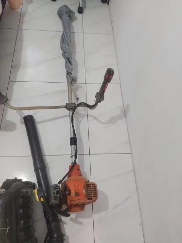 Vendo uma roçadeira e um soprador 800 reais os 2