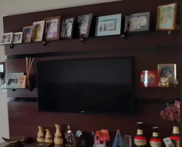 PAINEL DE MADEIRA PARA TV
