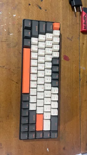 Teclado mecânico 65%