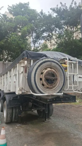 Carreta basculante caçamba randon