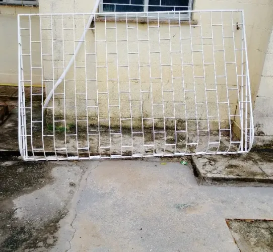 vende-se uma grade de janela