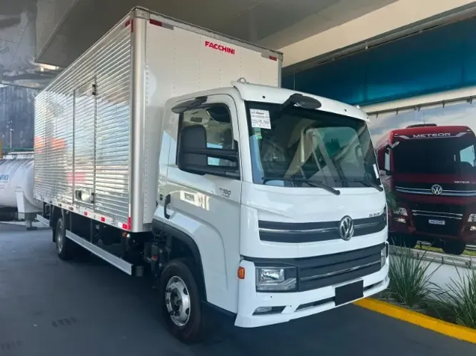 CAMINHAO VW 11.180 BAU DE 6,20M