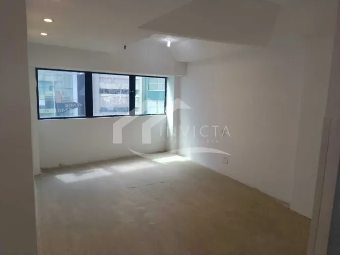 EXCELENTE SALA COMERCIAL NO CORAÇÃO DE COPACABANA