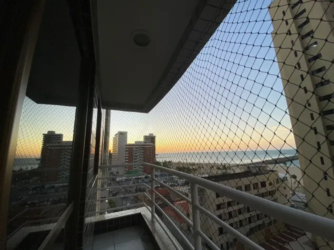 Apartamento para aluguel possui 95 metros quadrados com 2 quartos em Meireles - Fortaleza 