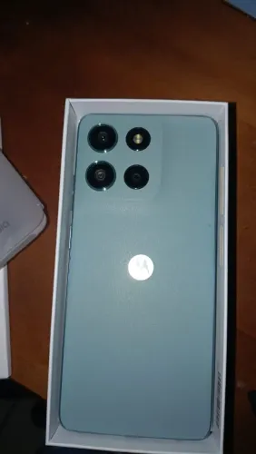 Vendo moto G 56 novo só esta sem o carregador 700 pra sair logo