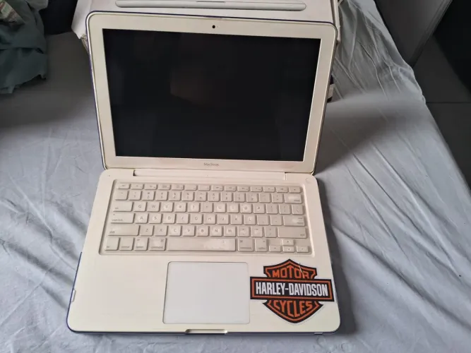 Macbook White