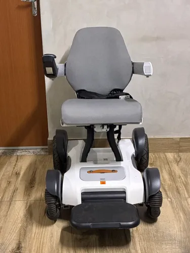 Cadeira de rodas motorizada Pacemed