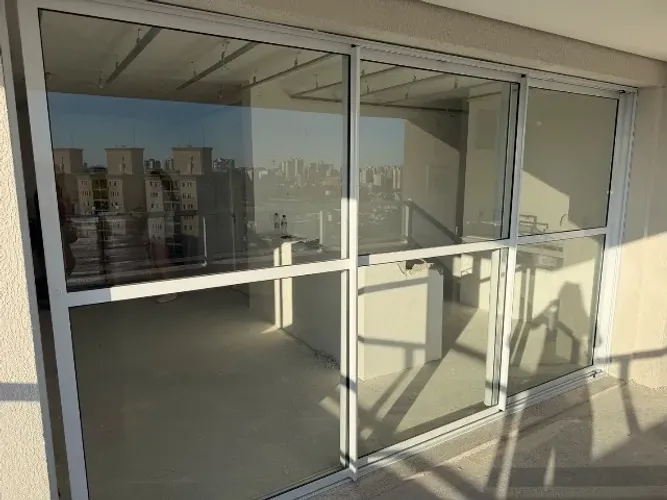 Porta de vidro de correr 3 folhas com esquadria de alumínio - Sacada/Varanda