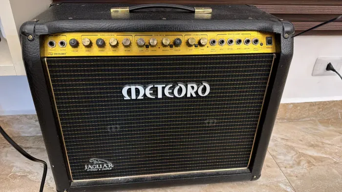 Amplificador meteoro 100W
