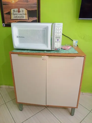 Vendo microondas e Armário de cozinha