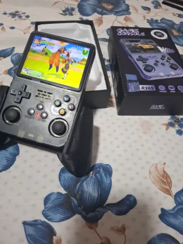 R36S pouquíssimo usado, já com suporte e 128GB de cartão de memória com MUITOS jogos