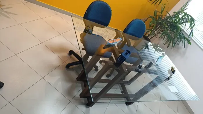 Mesa de reunião em vidro e madeira, Medidas : 1,60cm comp. , 1,00 cm larg. e 0,80 cm alt.