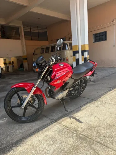 Moto muito conservada para pessoas exigentes