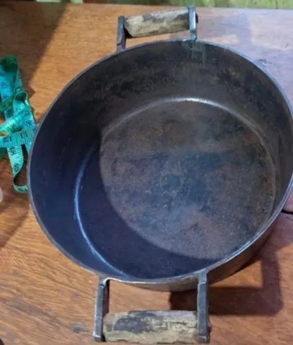 Relicário panela de ferro antiga 