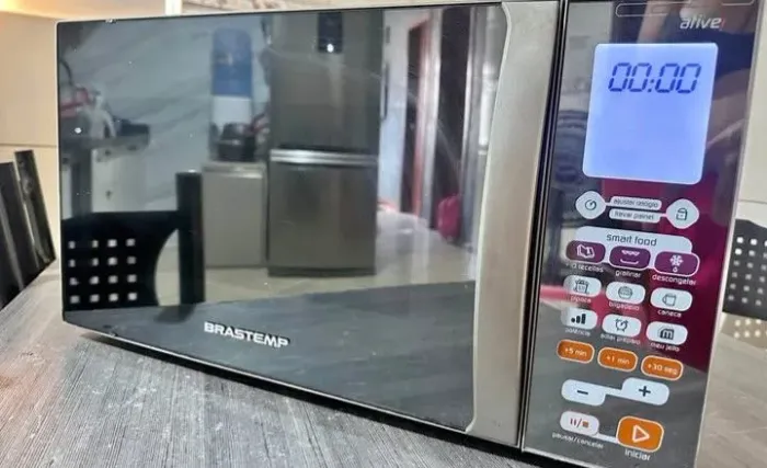 Vende-se micro-ondas para peça ou para conserto