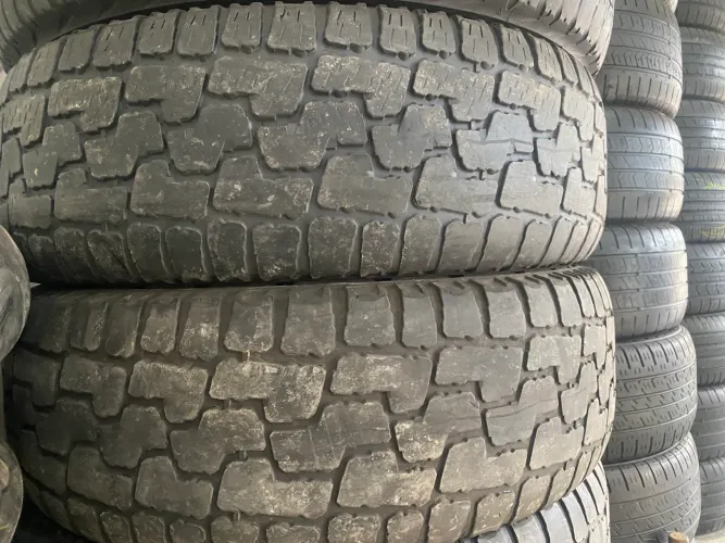 PAR DE PNEUS 235/65/17 PIRELLI SEMI NOVOS
