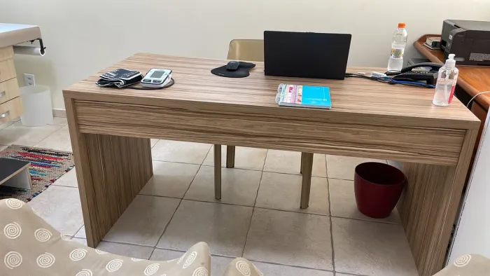 Mesa em L robusta e linda