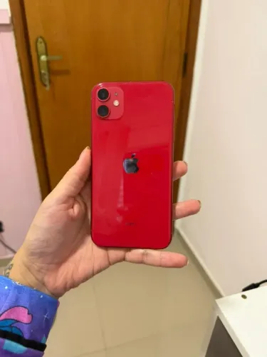 IPHONE 11 - 64GB - POUCAS MARCAS DE USO, PERFEITO ESTADO