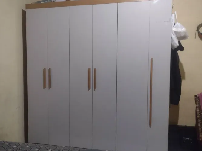 Guarda roupa de 6 portas