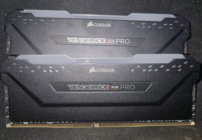 Memória RAM Corsair Vengeance RGB Pro 16GB (2x8GB) DDR4 3000MHz CL15 RGB