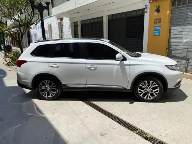 Mitsubishi Outlander 2.0 16V 160cv Aut. 2016
