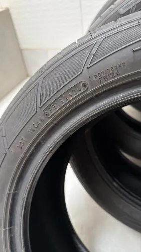 Pneus dunlop 215 50 R 17