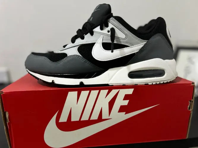 NIKE AIR MAX CORRALTE