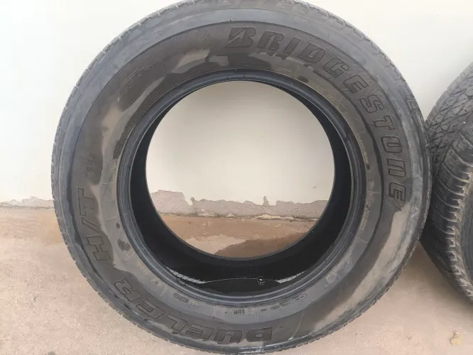 Pneus Hilux 18 original 