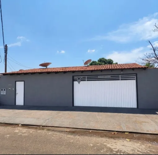 VENDE-SE ESTE IMÓVEL