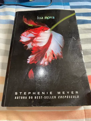 Livro Lua Nova - Crepúsculo