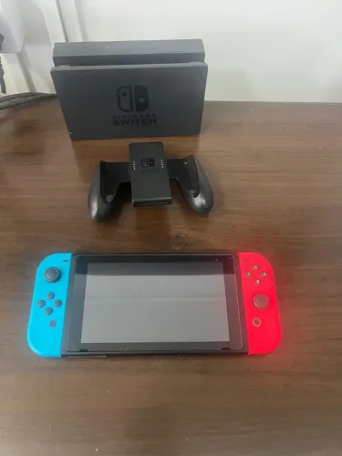 Nintendo switch V2 - Menos de 40 horas jogadas