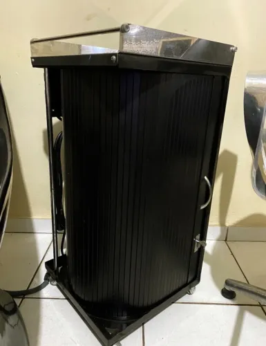 Carrinho auxiliar para salão de beleza ou barbearia, semi novo. 