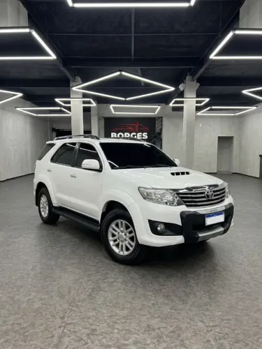 Toyota Hilux SW4 SRV D4-d 4X4 3.0 TDI Dies. AUT 2013